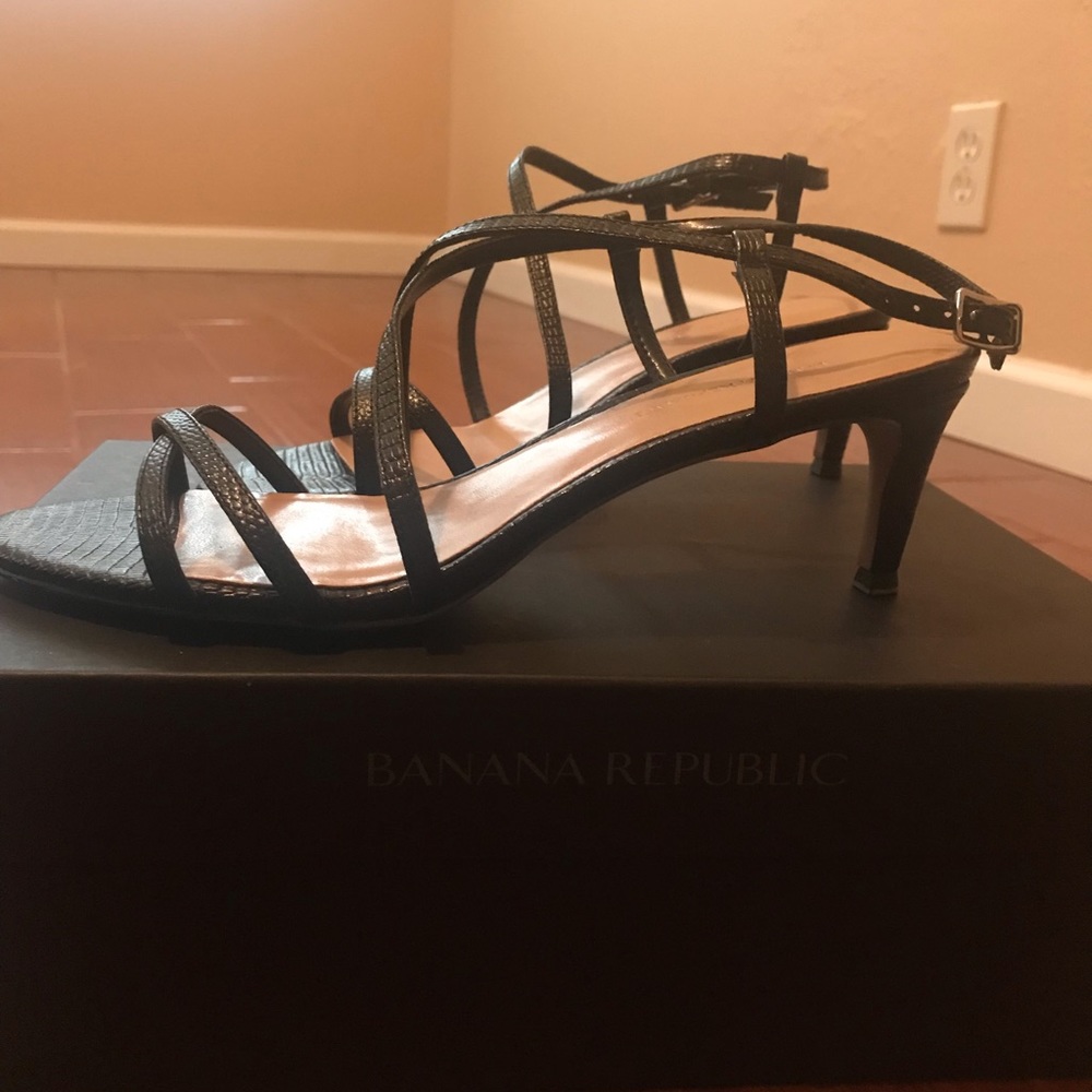 Banana republic kitten heels